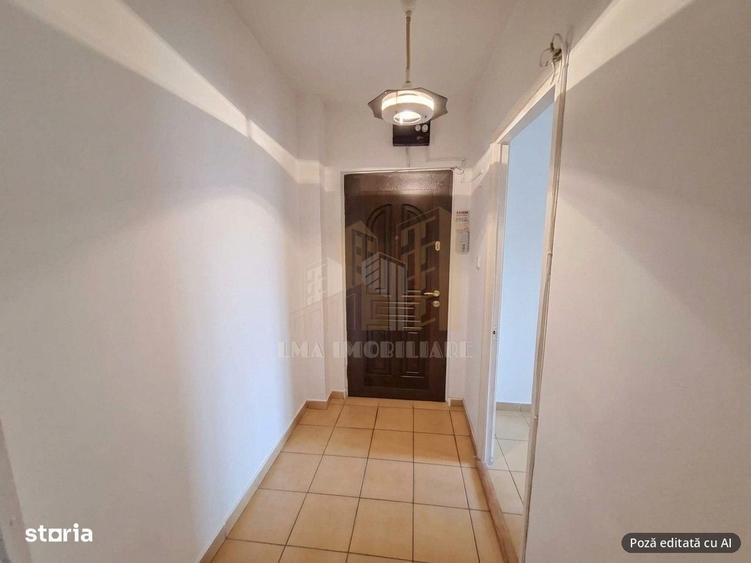 Apartament cu 3 camere semidecomandat în Central