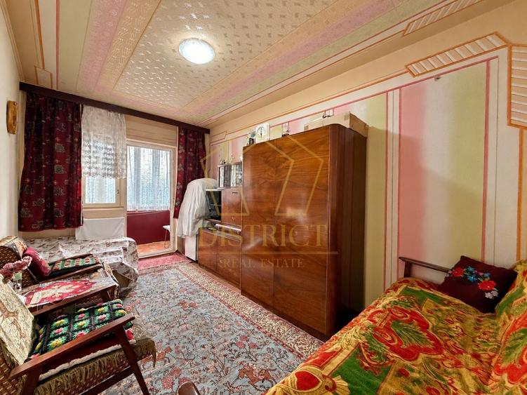 Apartament cu 3 camere decomandat în Buziașului