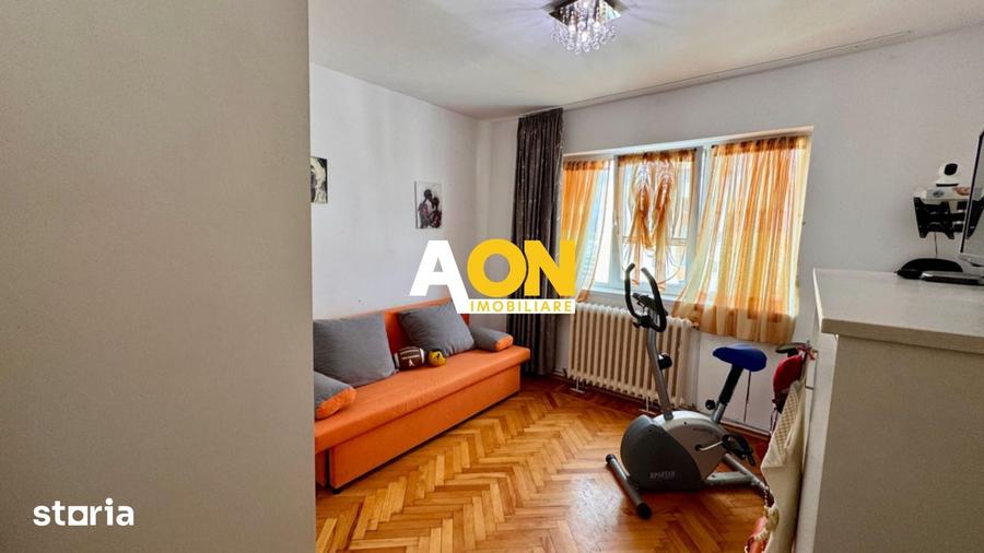 Apartament cu 3 camere decomandat în Cetate