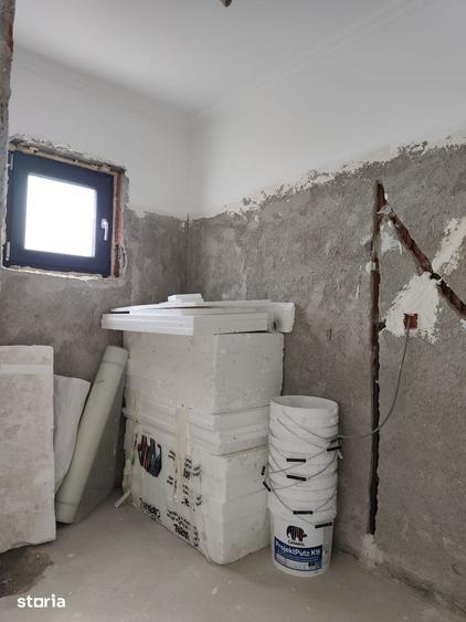 Casă cu 4 camere cu Teren 500 Mp în Săbăreni