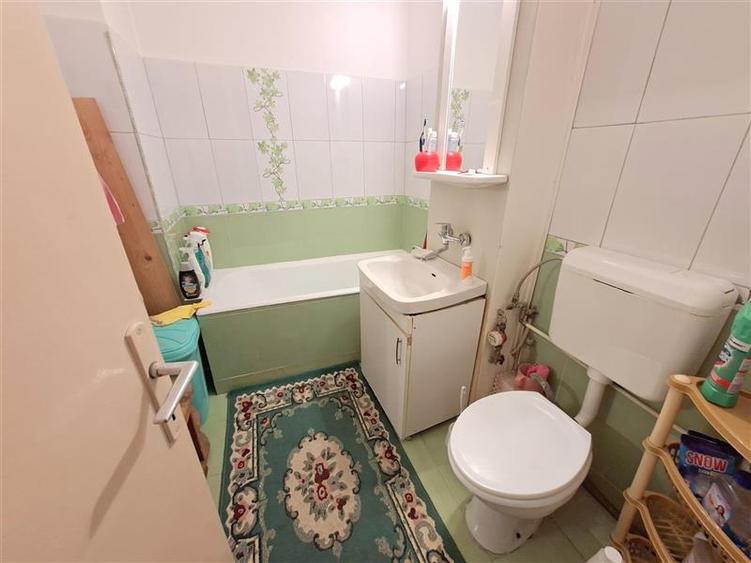 Apartament cu 4 camere decomandat în Narcisa