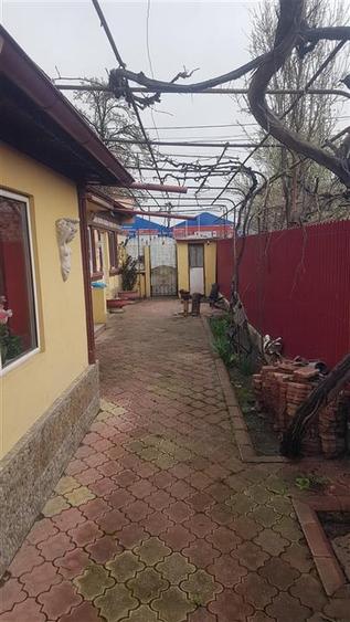 Casă cu 5 camere cu Teren 250 Mp în Chercea