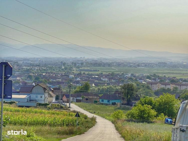 Teren de 4326 mp, în Gușterița