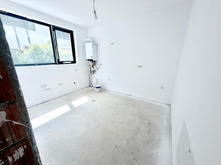 Duplex cu 4 camere cu Canalizare în Sud