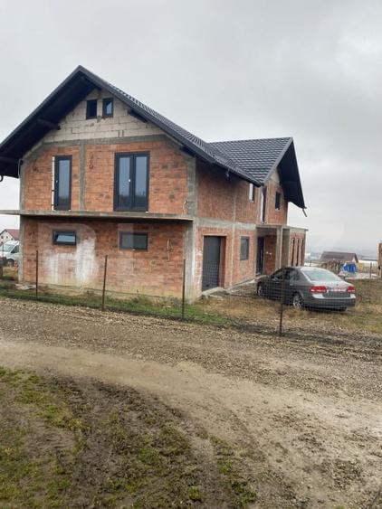 Casă individuală cu 5 camere cu Teren 963 Mp în Bosanci