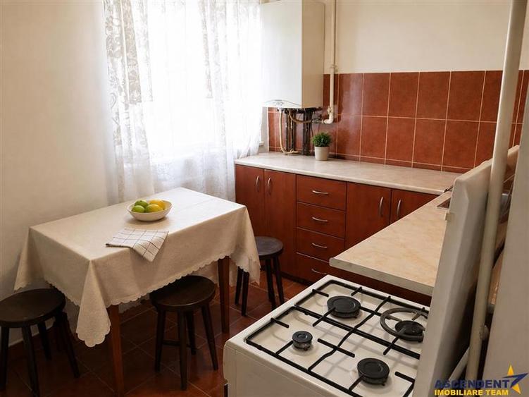 Apartament cu 2 camere decomandat în Rovinari