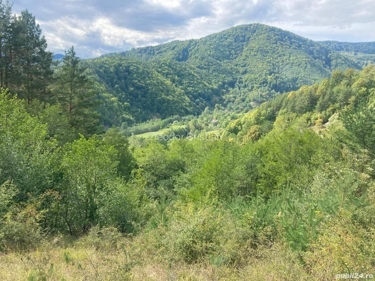 Vand teren pentru casa de vacan?a