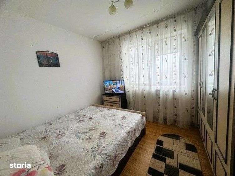 Apartament cu 4 camere decomandat în Drăgănești-Olt