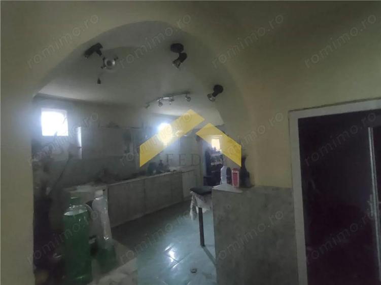 Casa la sol de vanzare in orasul Santana - 11