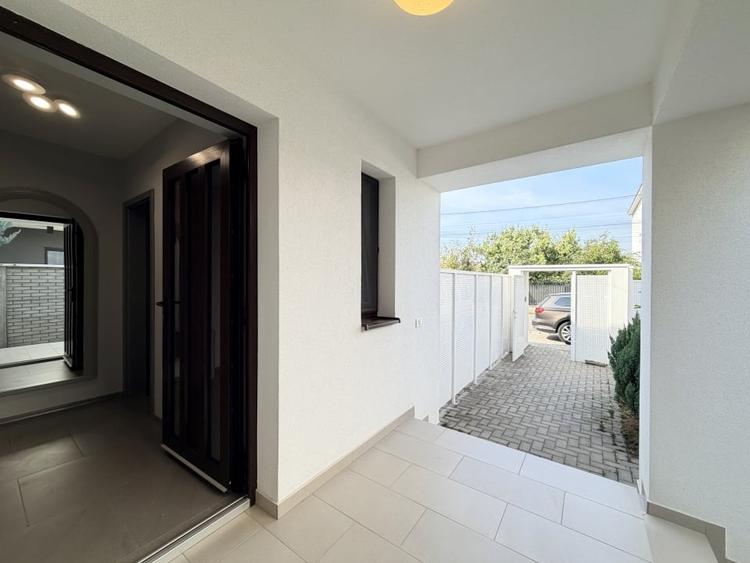 Duplex cu 4 camere cu Canalizare în Dumbrăvița