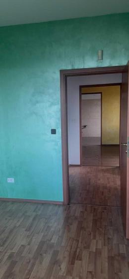 Apartament cu 3 camere semidecomandat în Străulești