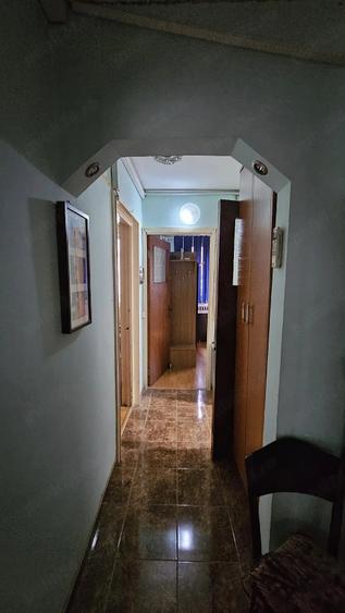 Apartament cu 3 camere decomandat în Alexandriei