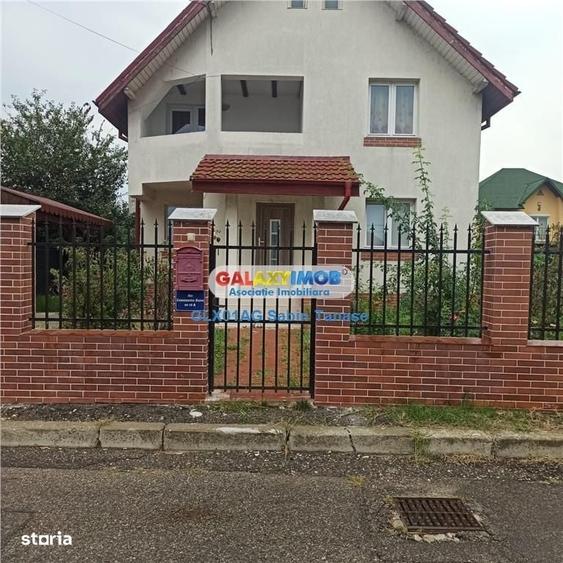 Casă cu 4 camere în Prundu