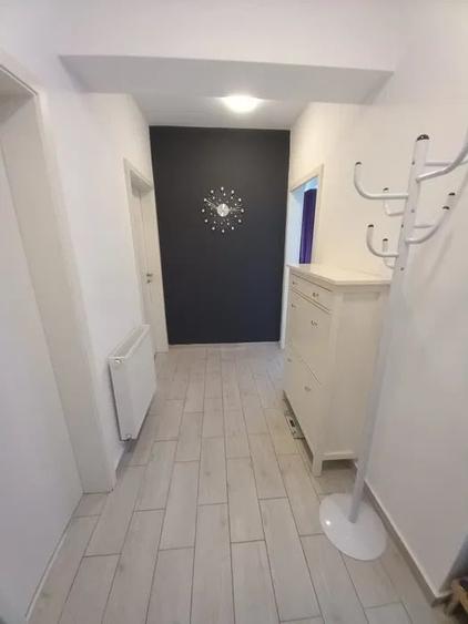 Apartament cu 3 camere decomandat, mobilat în Central