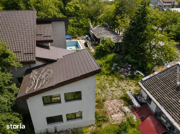 Casă cu 9 camere cu Teren 4000 Mp în Snagov