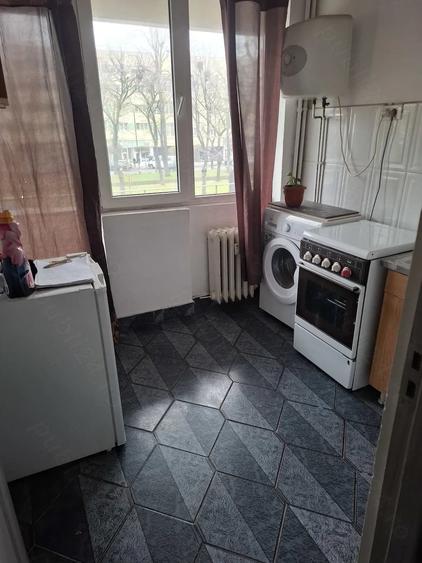 Garsonieră decomandată în Podgoria