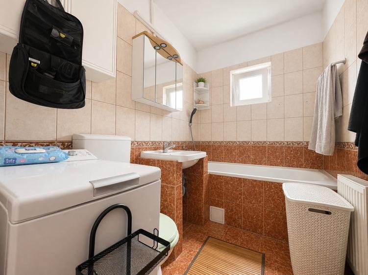 Apartament cu 2 camere semidecomandat, mobilat în Spitalul Județean