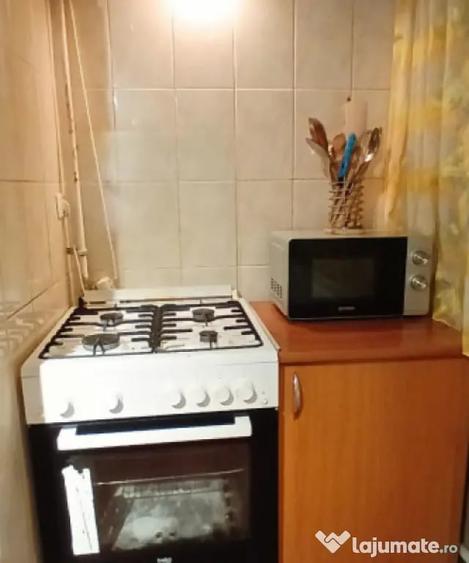 Apartament cu 3 camere decomandat în Aradului