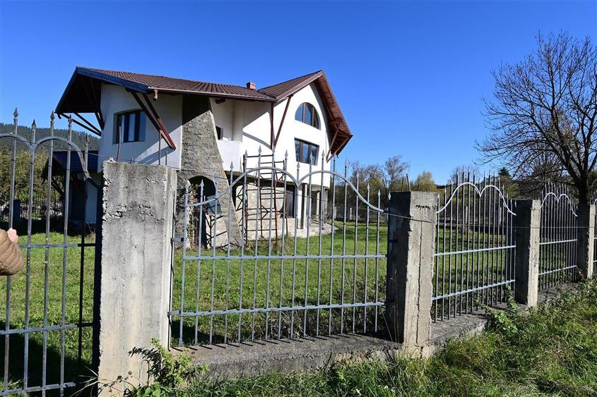 Casă individuală cu 6 camere cu Teren 786 Mp în Nord-Est