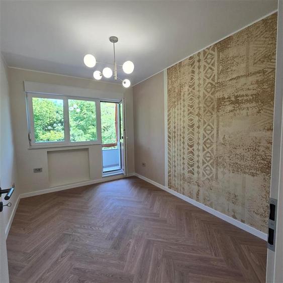Apartament cu 4 camere decomandat în Copou