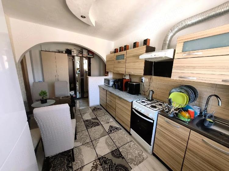 Apartament cu 2 camere semidecomandat în Cetate