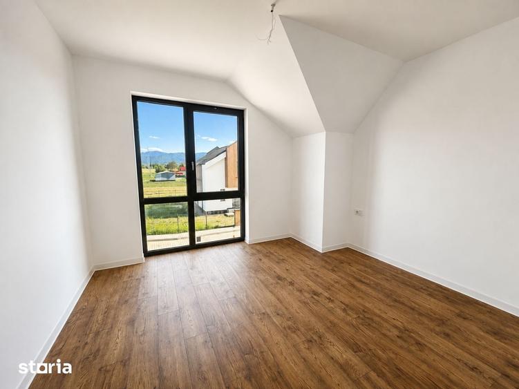 Casă cu 4 camere cu Teren 300 Mp în Stupini