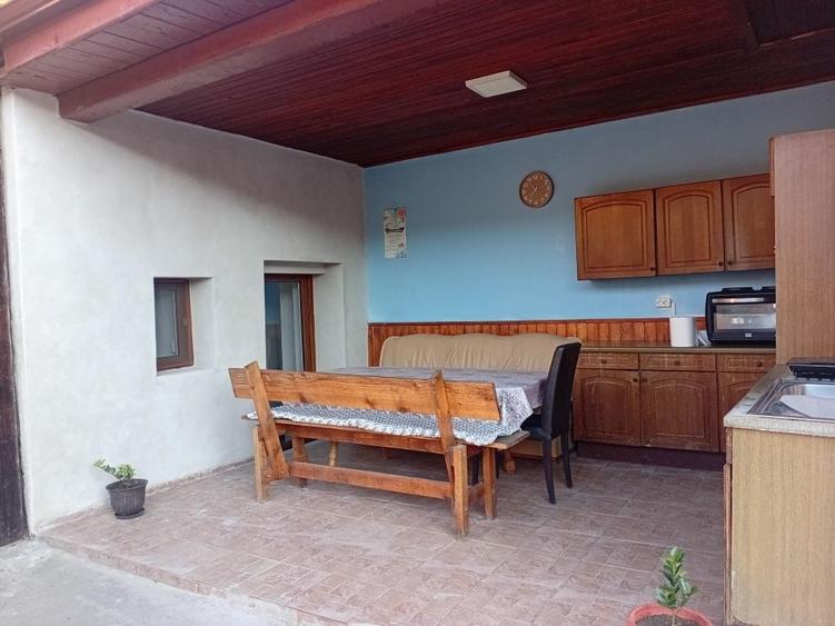 Casă cu 4 camere decomandat în Pianu