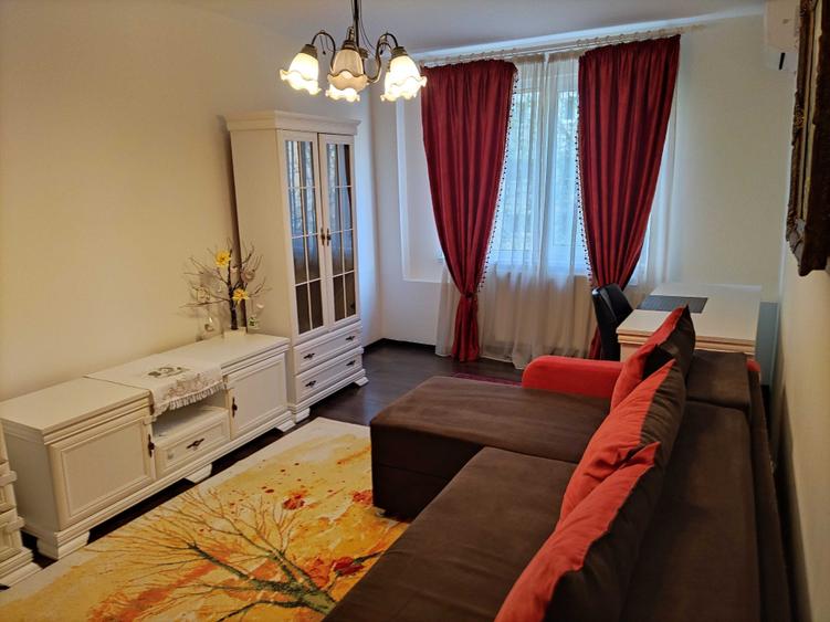 Apartament cu 3 camere decomandat în Herăstrău
