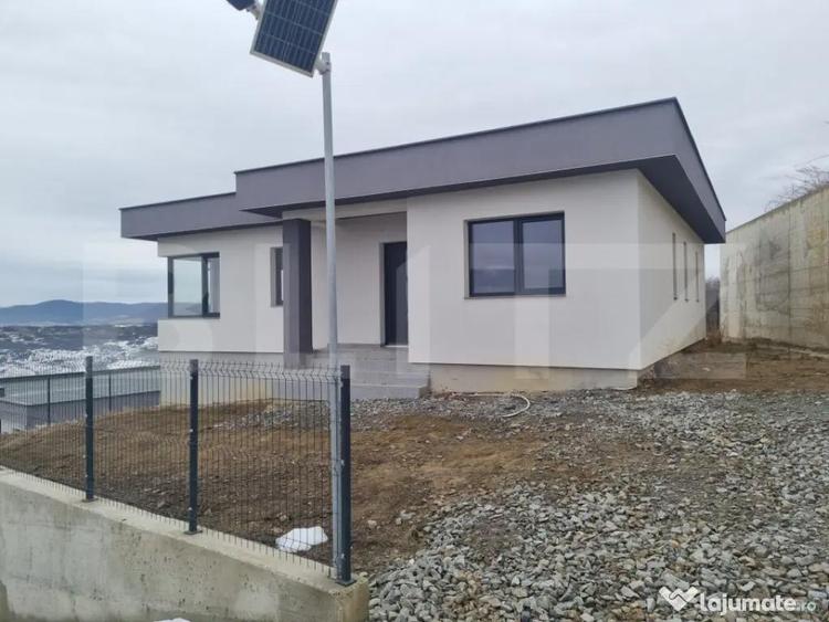 Casă cu 4 camere cu Teren 300 Mp în Central