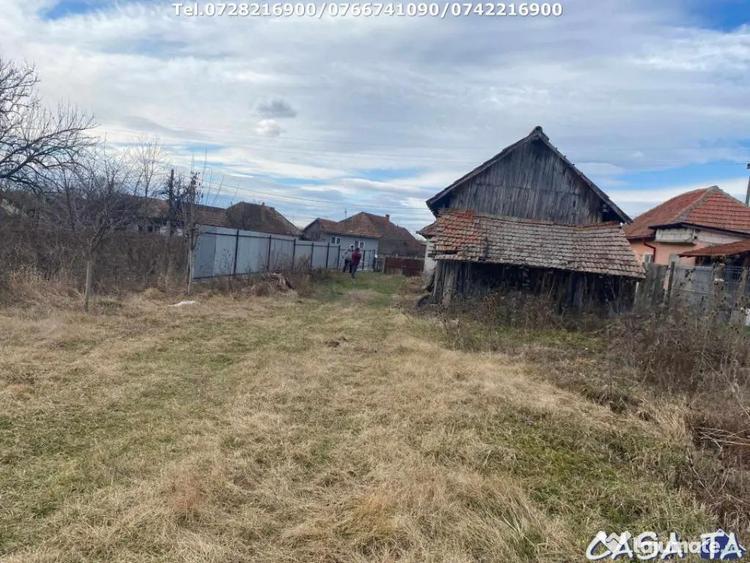 Casă cu 3 camere cu Teren 3300 Mp în Central