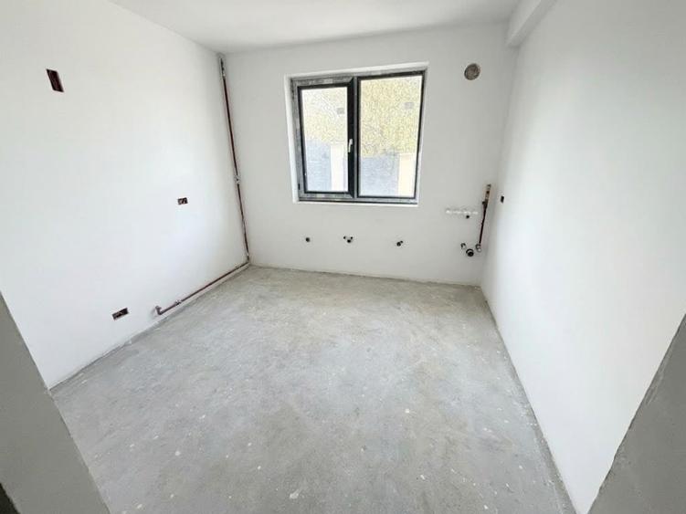 Duplex cu 4 camere cu Canalizare în Exterior Sud
