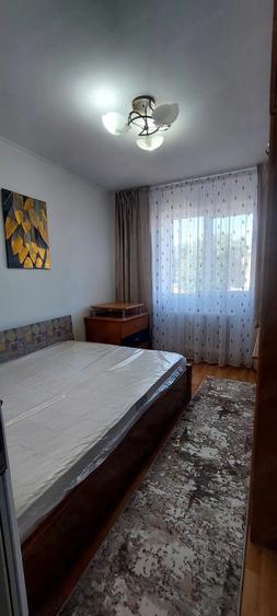 Apartament cu 3 camere semidecomandat în Central