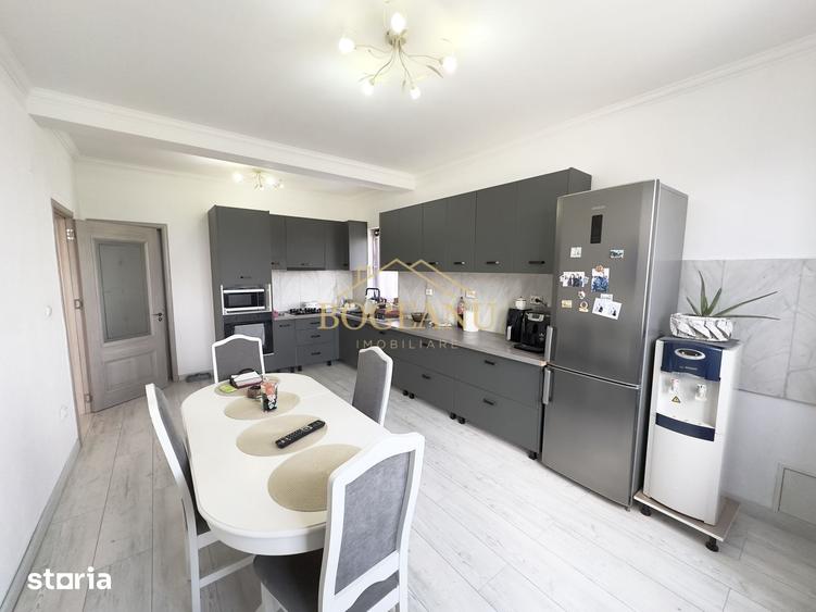 Casă cu 5 camere cu Teren 440 Mp în Plopi