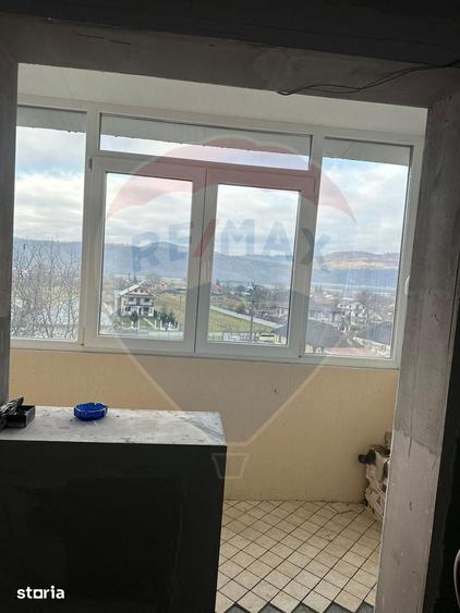 Apartament cu 2 camere semidecomandat în Săvinești