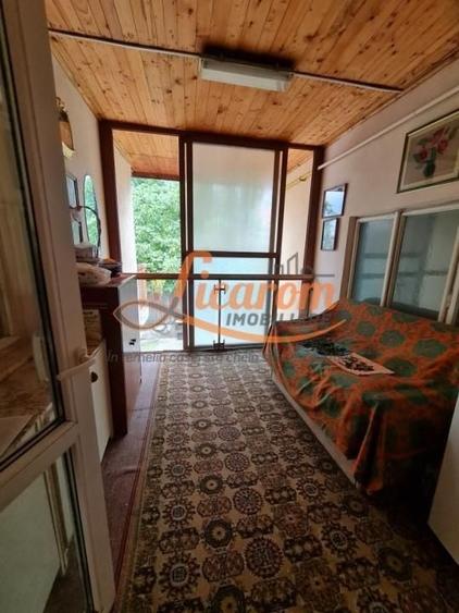 Casă individuală cu 15 camere decomandat cu Canalizare în Bartolomeu