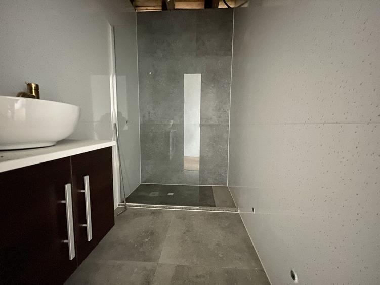 Casă individuală cu 14 camere cu Canalizare în Bod