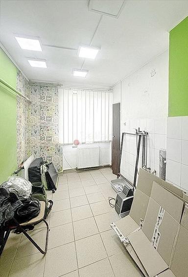 Apartament cu 3 camere semidecomandat în Județean