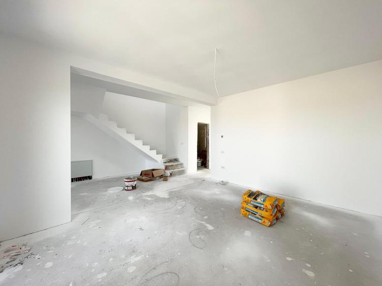 Duplex cu 4 camere cu Canalizare în Moșnița Veche
