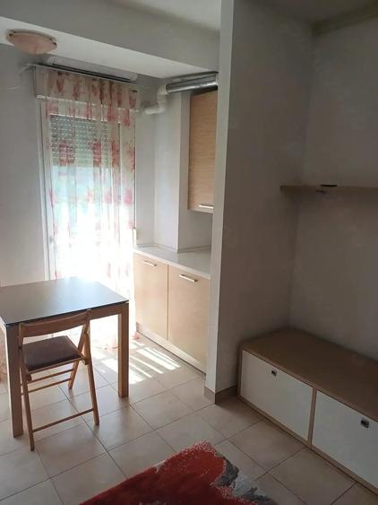 Garsonieră nedecomandată, mobilată în Olimpia-Stadion