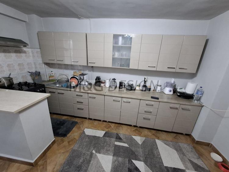 Apartament cu 4 camere decomandat, mobilat în Mircea cel Bătrân