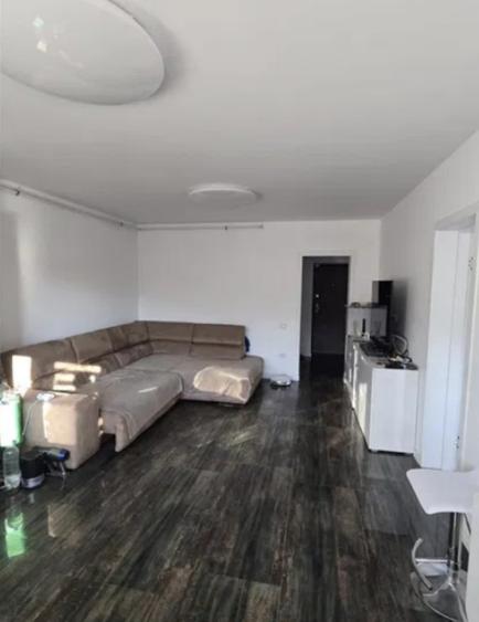 Apartament cu 2 camere semidecomandat în Sânpetru