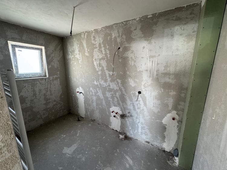 Apartament cu 3 camere semidecomandat în Florești