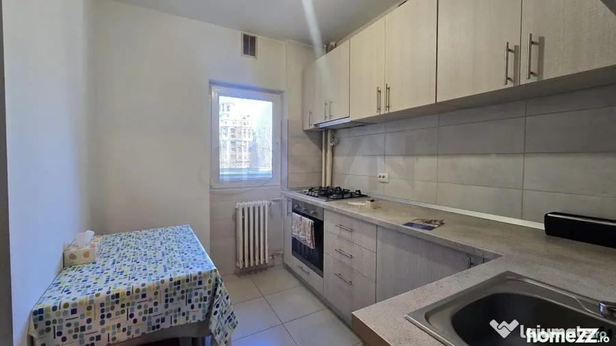 Apartament cu 3 camere semidecomandat în Națiunile Unite