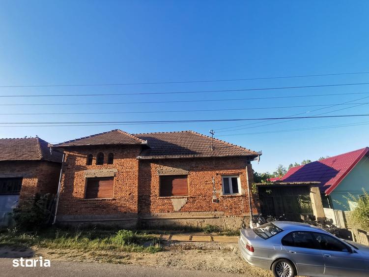Casă cu 3 camere cu Teren 1356 Mp în Sâmbăta