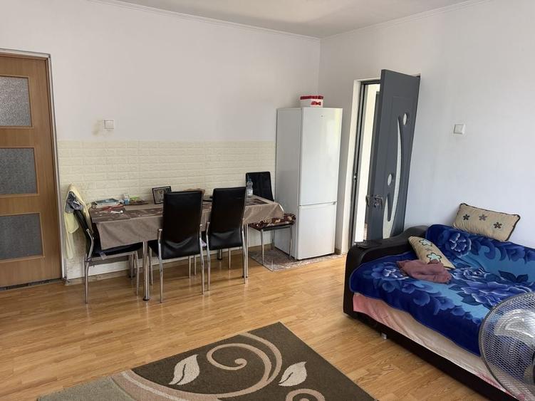 Casă cu 3 camere în Stracoș