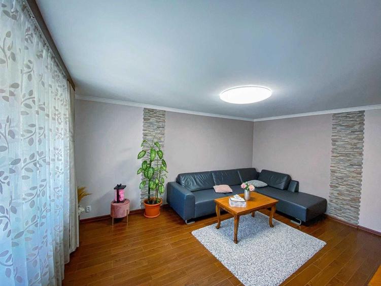 Casă cu 4 camere decomandat în Central