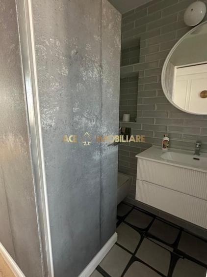 Apartament cu 4 camere semidecomandat, mobilat în Victoriei