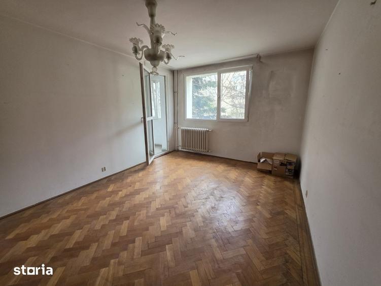 Apartament cu 4 camere semidecomandat în Sălăjan