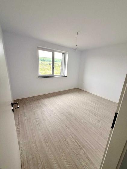 Apartament cu 3 camere semidecomandat în Exterior Vest