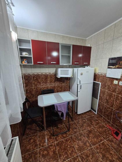 Garsonieră decomandată în Costin Georgian